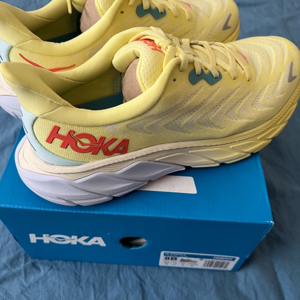 SOLD-Women’s Hoka arahi 6 - Picture 9 of 10